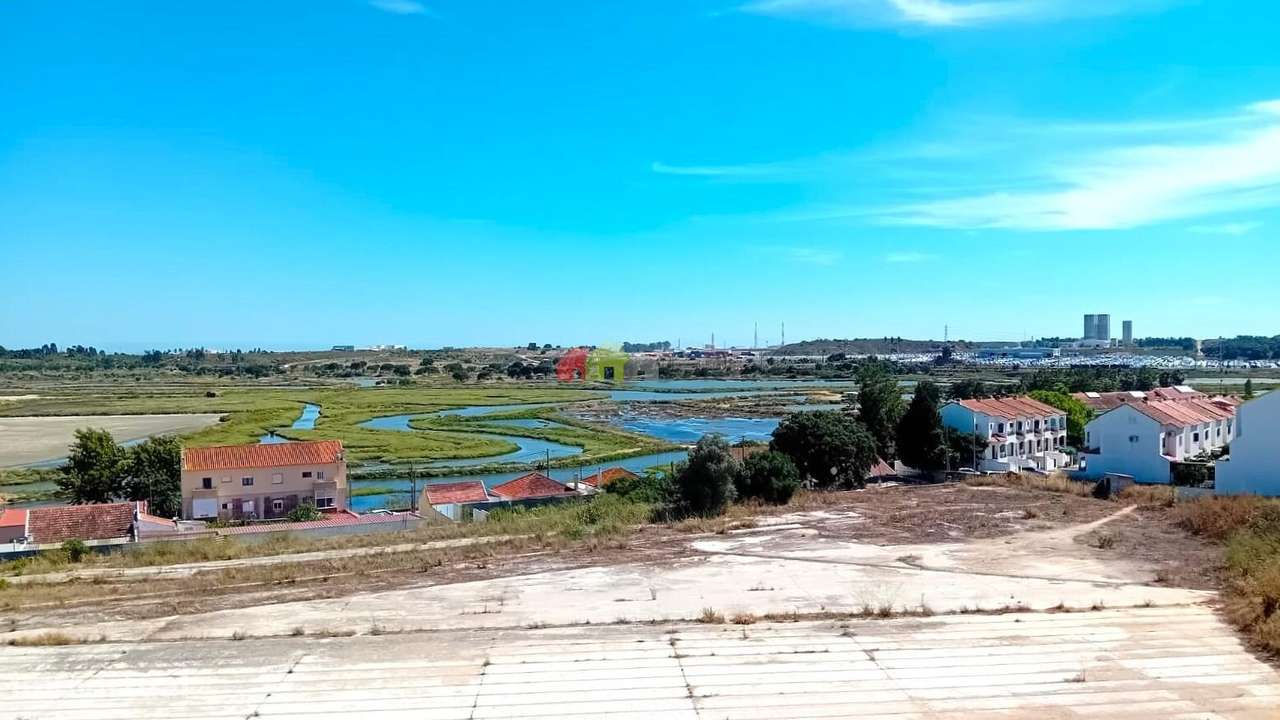 Terreno rústico com viabilidade construção nas Praias do Sado, em Setú - Grande imagem: 4/22