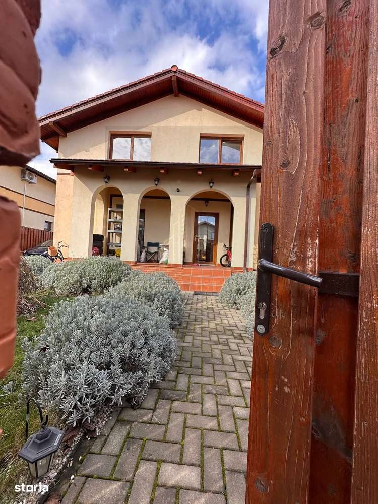 Casă modernă de vânzare în Cristian, Brașov-1