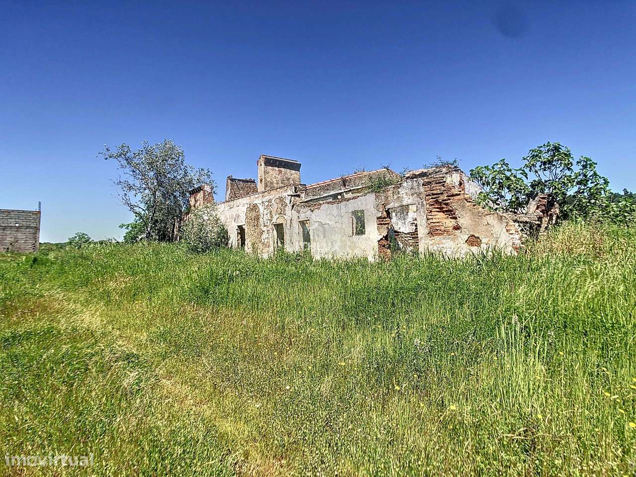 Investimento Potencial: 9 Ruínas em Vila Boim, Elvas, junto à EN - Grande imagem: 2/12