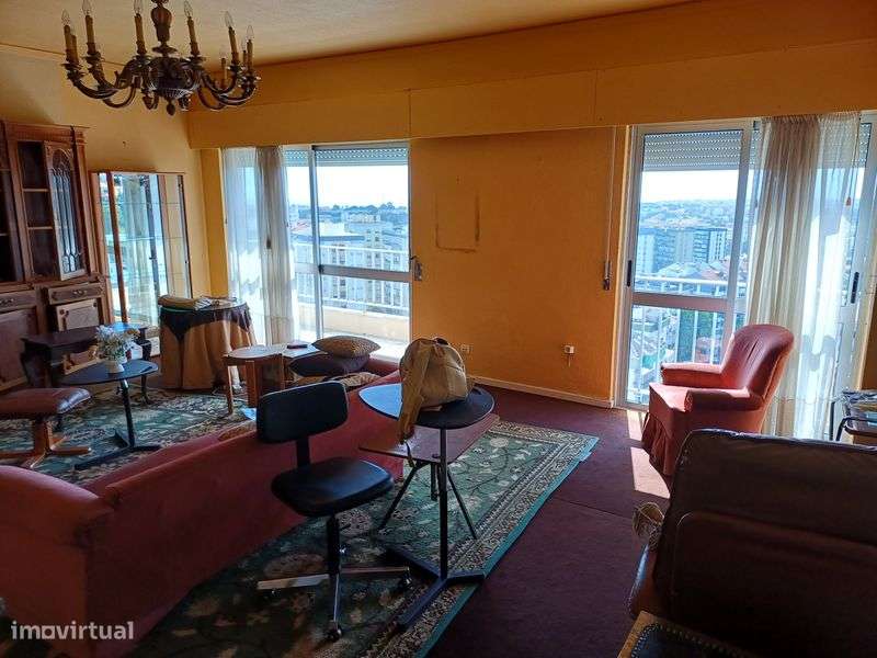 T6 em Carnaxide com óptima exposição solar - Grande imagem: 4/11