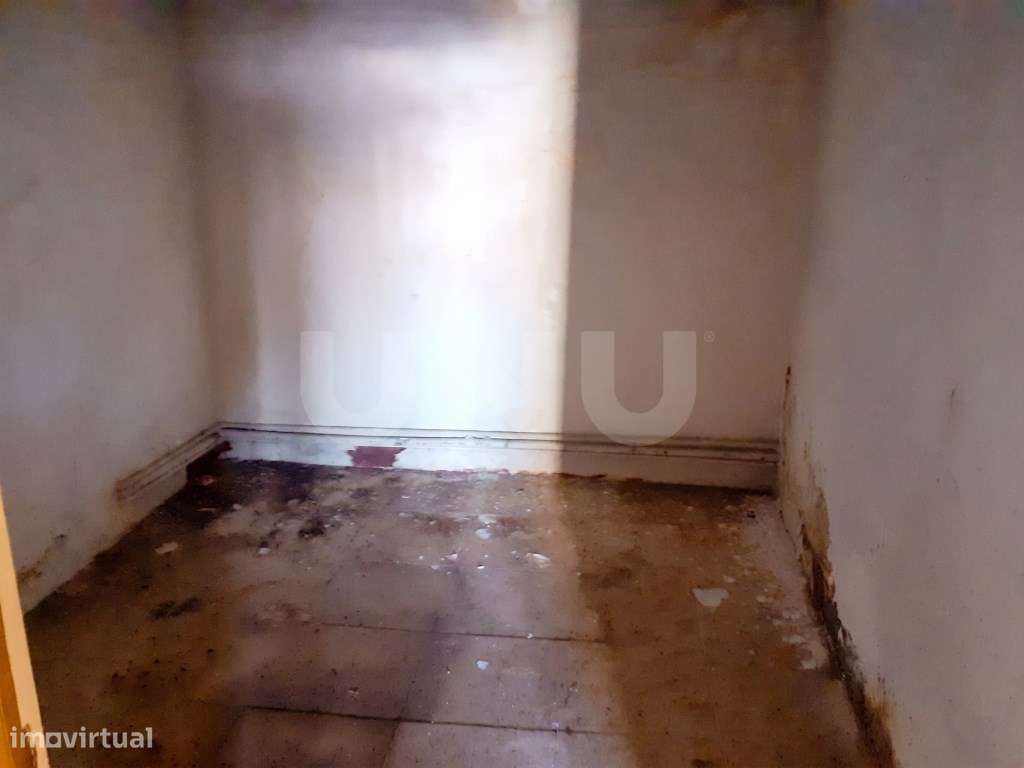 Moradia para remodelar em Barbacena - Elvas-5