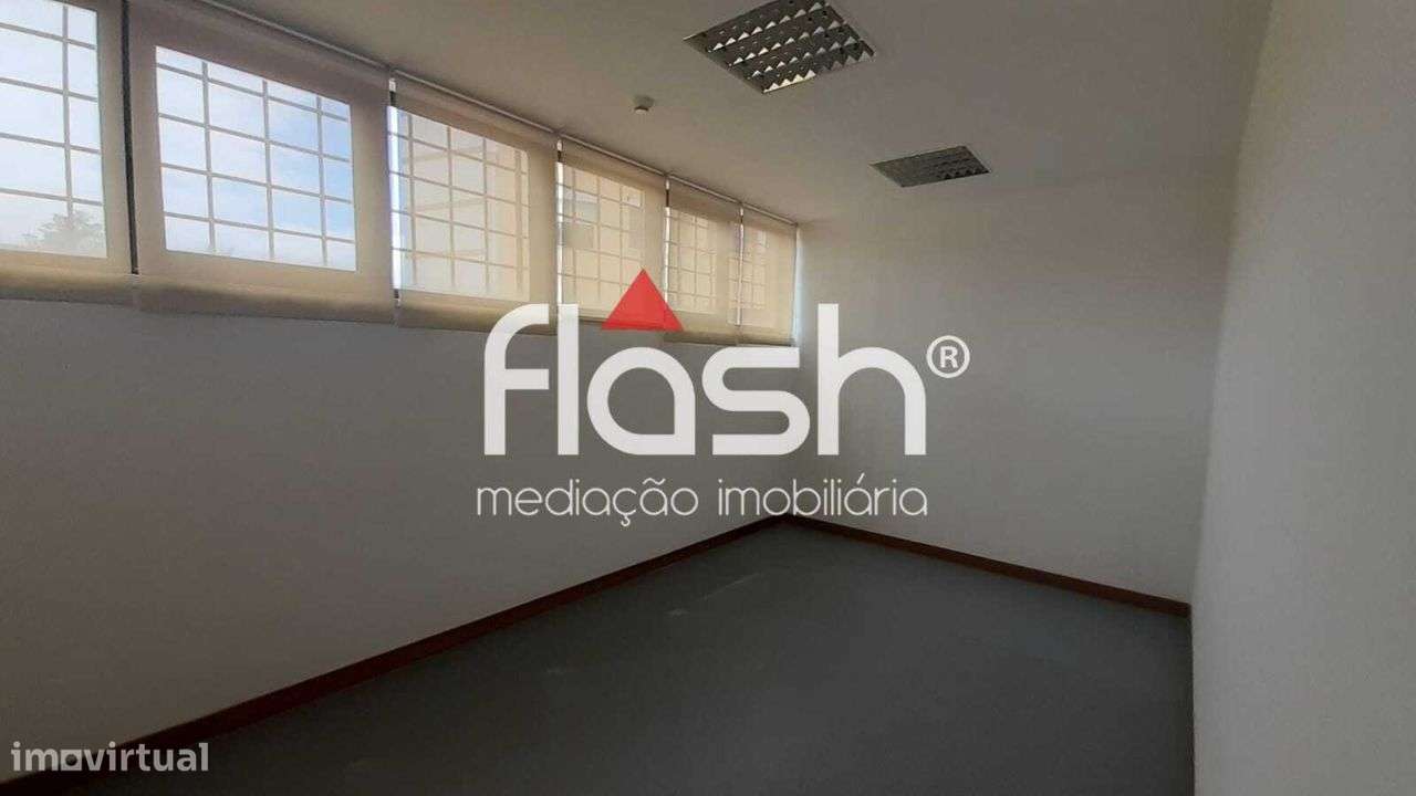 Venda de Espaço de loja/escritórios no Restelo-34