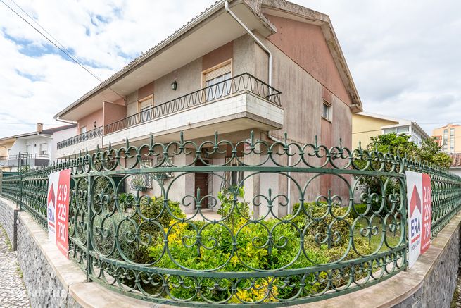 Maravilhosa Moradia com 5 Quartos em Localização Privilegiada-37