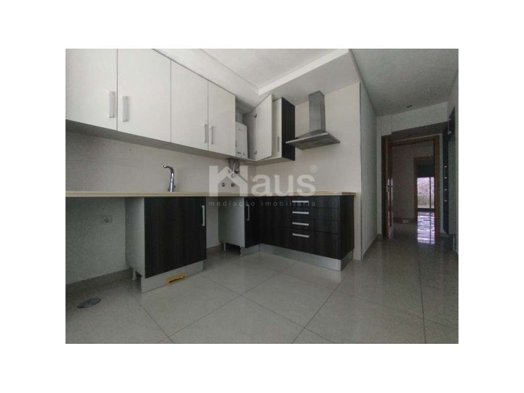 T3 com parqueamento e arrecadação ARRENDADO ATÉ DEZEMBRO DE 2025 - Grande imagem: 2/12