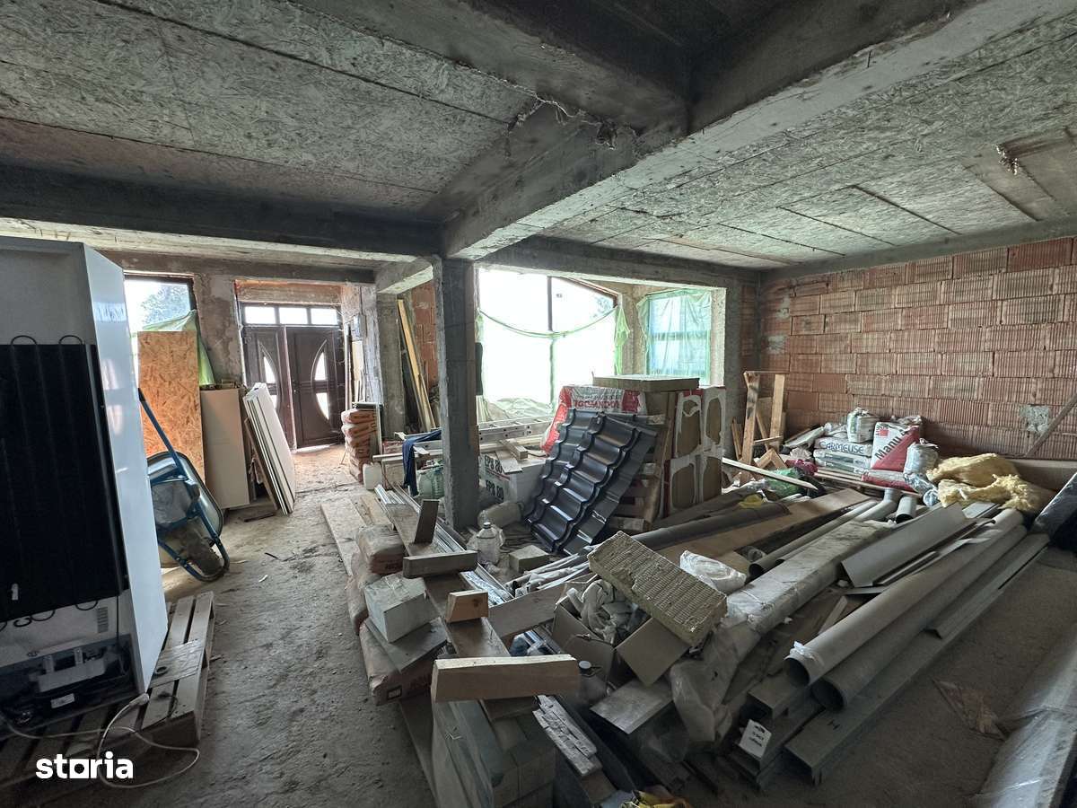 Casă cu 3 camere de vânzare în zona cazasu-9