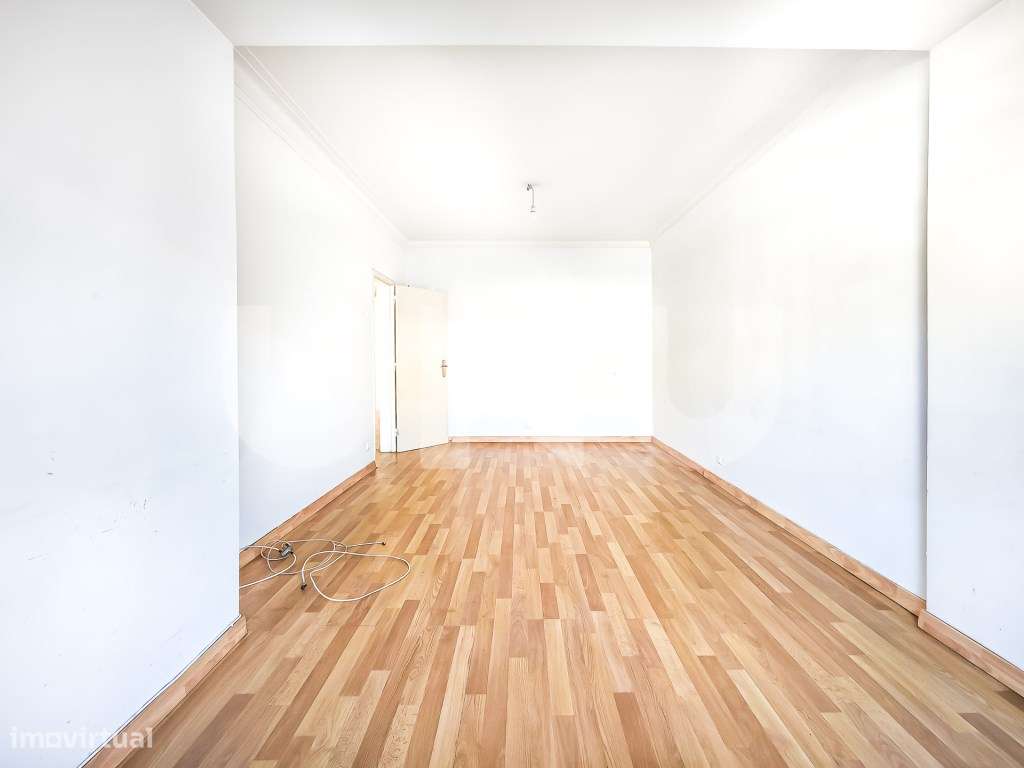 T2 com potencial total de remodelação, em Benfica-10