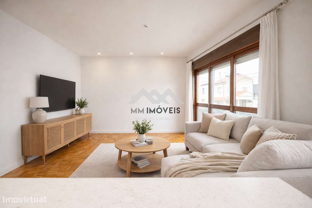 Andar Moradia T2 | Renovado | Terraço | 3 Frentes | Garagem-1