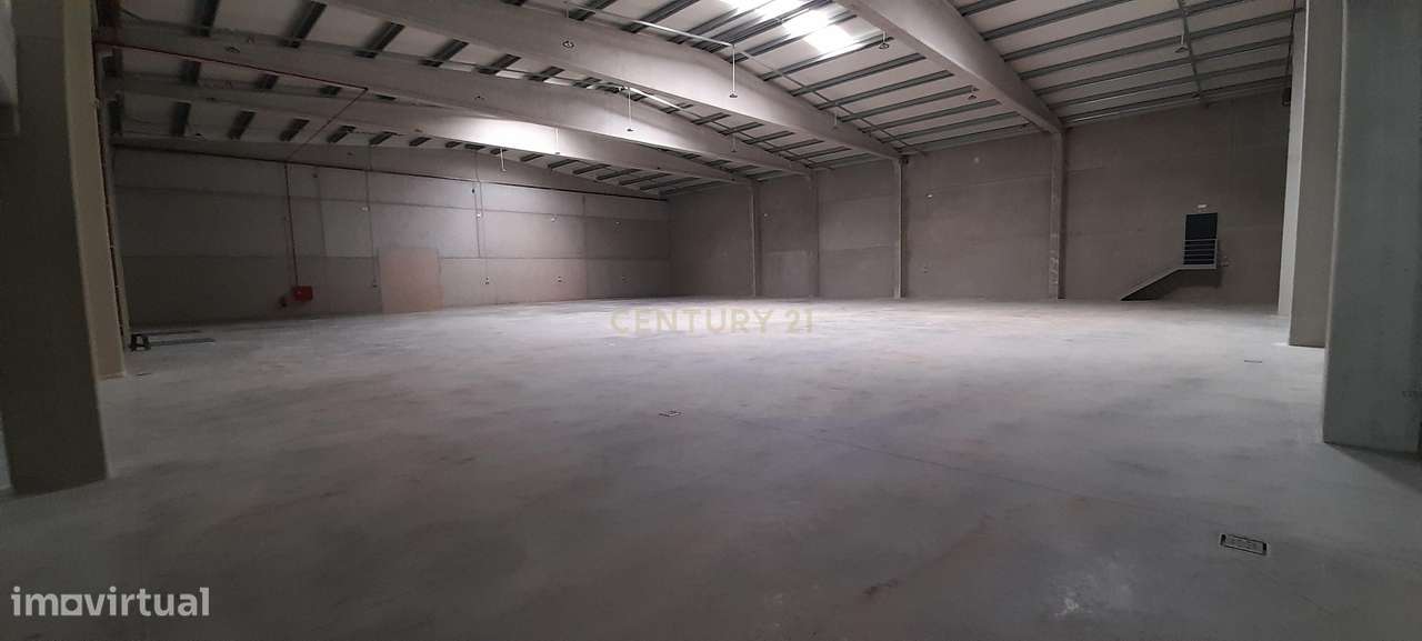 Armazém industrial com 1600 m2 em Arruda dos Vinhos - Grande imagem: 4/13