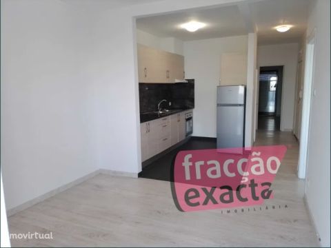 Apartamento T2 remodelado a 300 metros do metro em Stº Ovideo