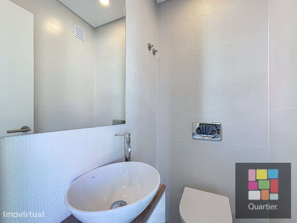 Moradia T3 + 1 com piscina na Charneca de Caparica.-16