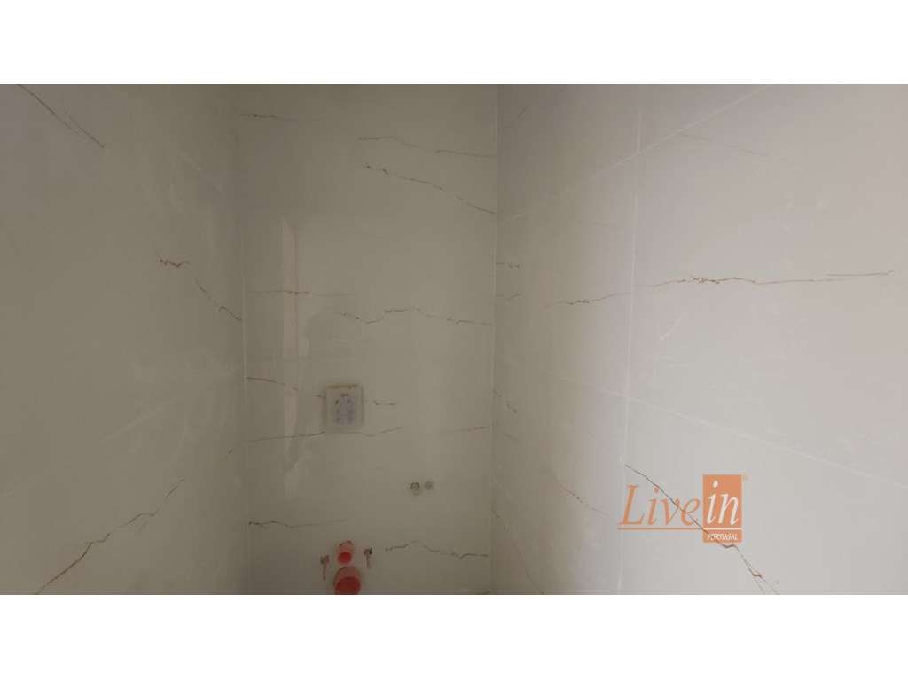 Quinta com Moradia T4 Isolada na Azueira em Mafra-11