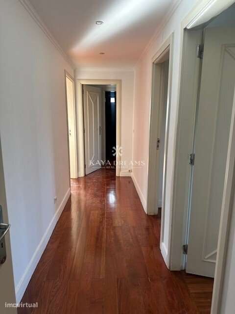 T6 para venda na Quinta Nova em Odivelas com 4 lugares de Parqueame...-9