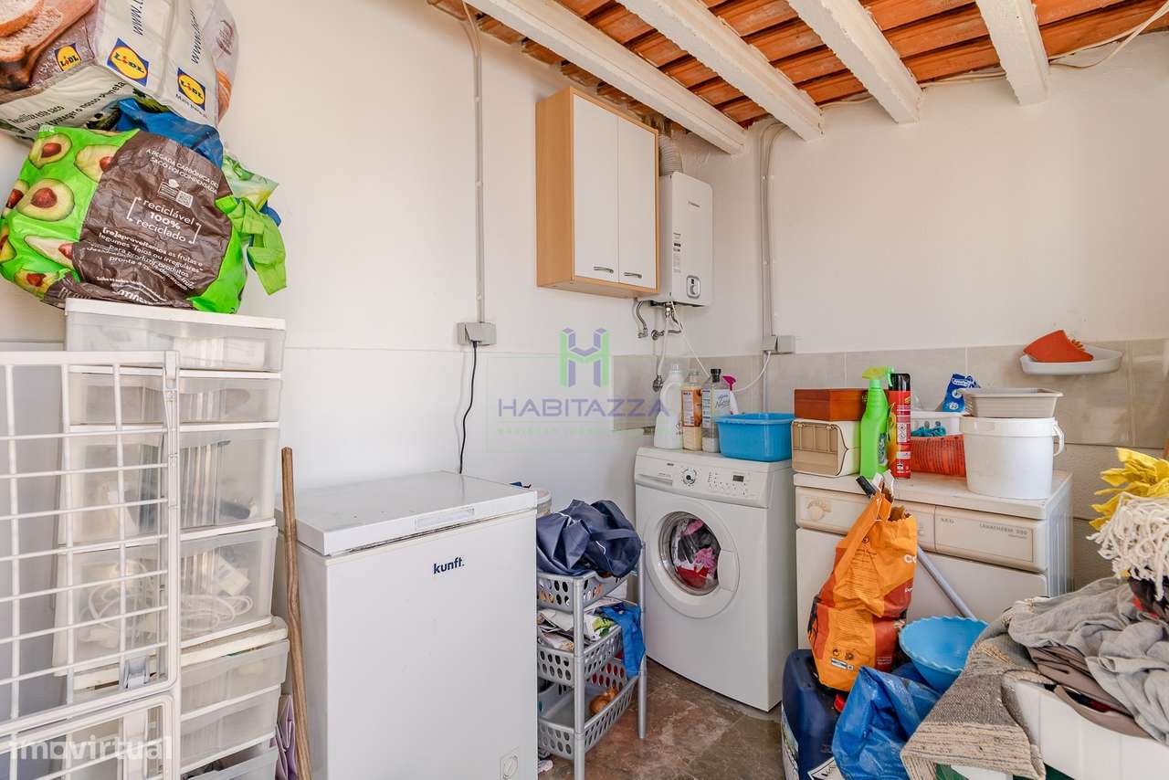 Apartamento T2 + Anexo com 1 quarto, 1 Escritório e 1 Casa de Banho, c-24