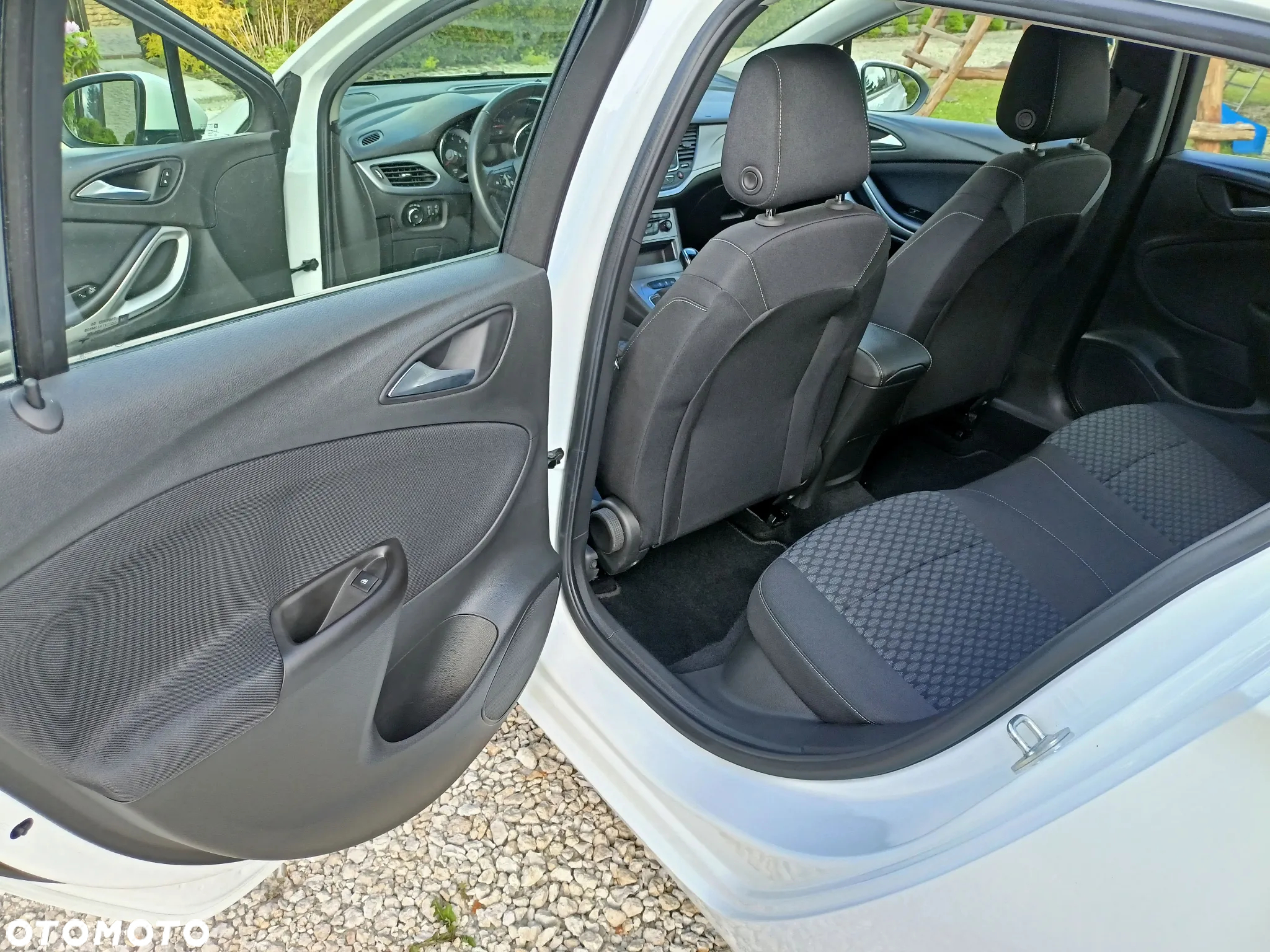 Opel Astra 1.2 Turbo Edition - 30
