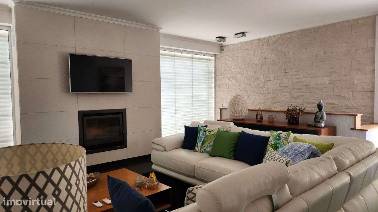 Moradia T5, ampla, vistosa, bem localizada, c/ piscina e ginásio. - Grande imagem: 2/60