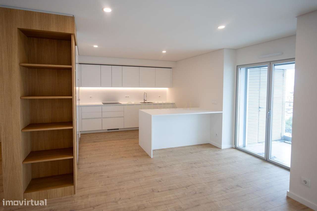 Apartamento T3 com estacionamento e piscina - Areeiro - Grande imagem: 2/17