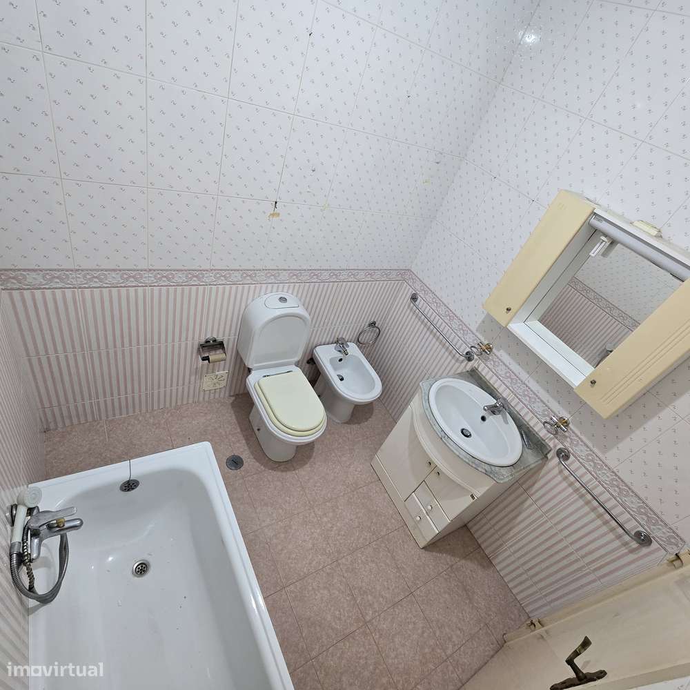 T4/T3 Renovado no Bairro do Liceu-33