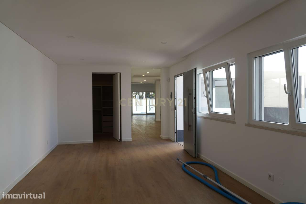 Luxuosa Moradia Nova na Costa da Caparica, Almada-15