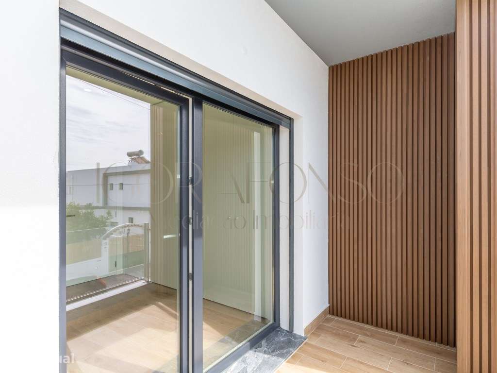 Moradia Geminada T3 com Suíte e Ótimo Espaço Exterior-31
