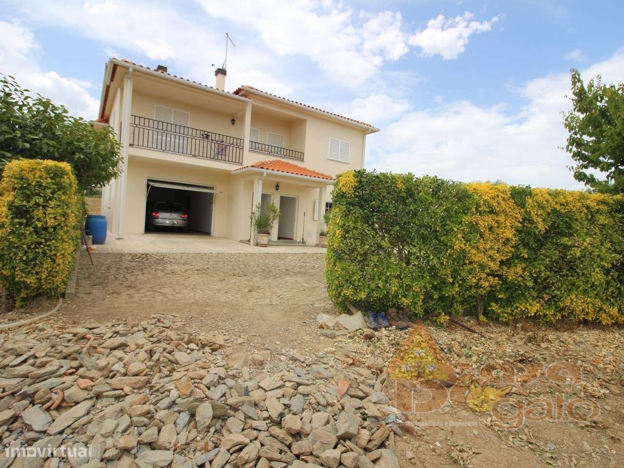 Moradia com 13.000 M2 de terreno envolvente-7