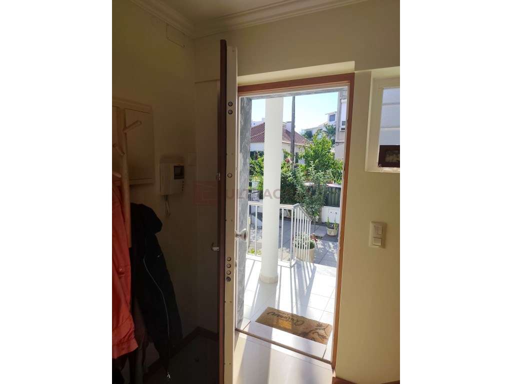 Vende-se Moradia V4 renovada com terraço, churrasqueira e horta a 5...-32
