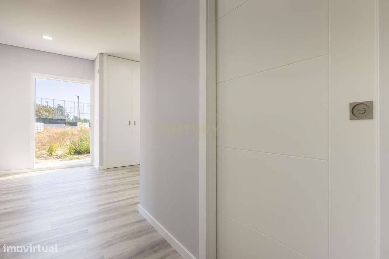 Vila Alegre / Fernão Ferro - Luxuosa moradia isolada térrea de 4 assoa-19