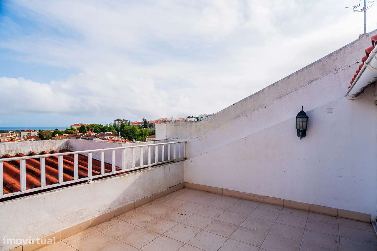 Duplex T3+3 com Vista Mar e Garagem Box – junto à praia e à A5-28