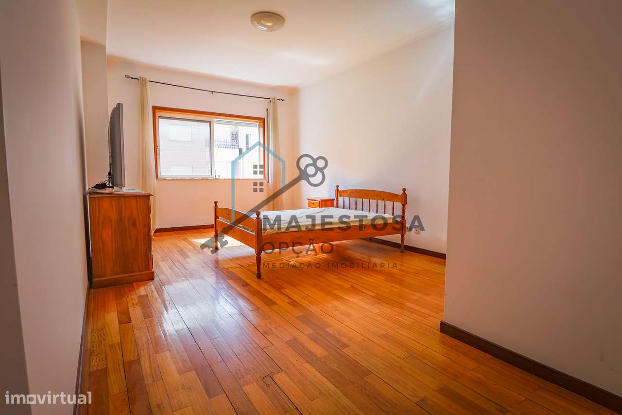 Apartamento T3 no Último Andar com Garagem — Gualtar (Braga)-15