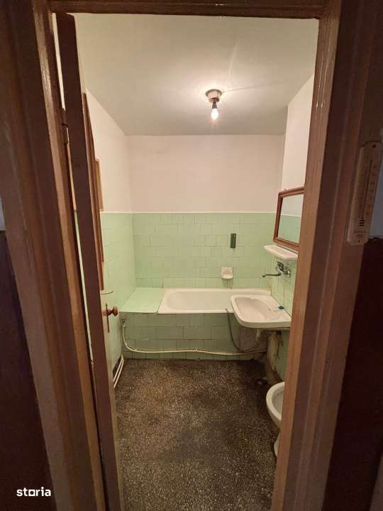 Apartament 3 camere, 68 mp, etaj 1 , Mic.16 , Lalelei colti cu Muncii-5