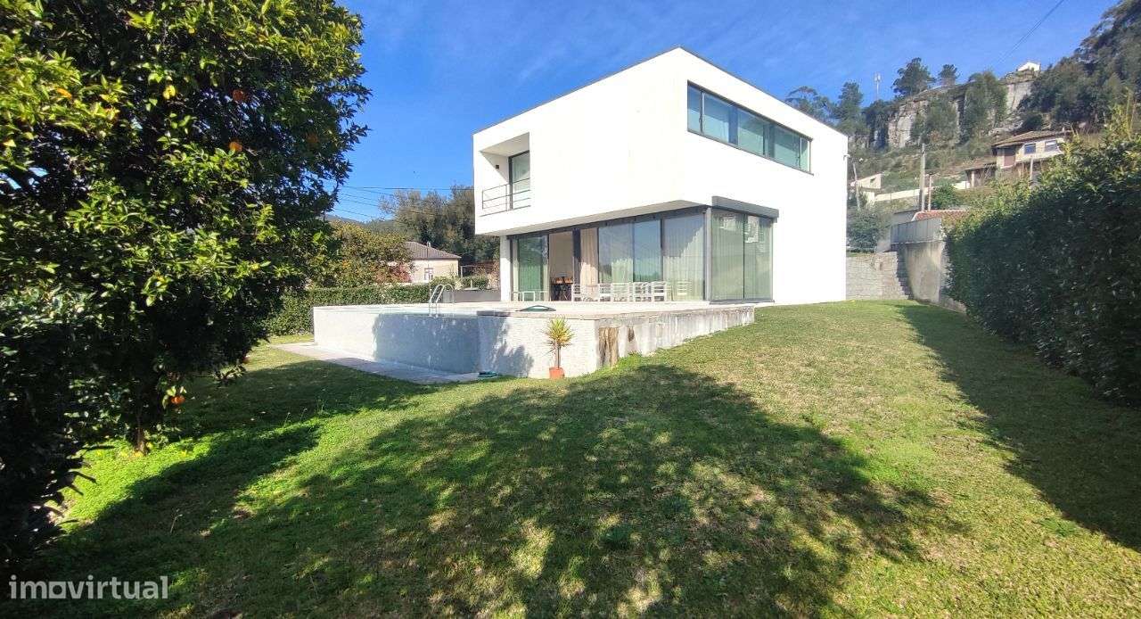 Moradia individual T3+1, com piscina, em Amares - Grande imagem: 4/60