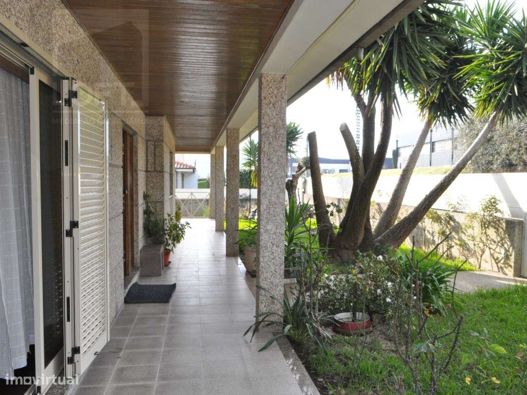 Moradia V4 em Candoso S.Santiago e Mascotelos-4