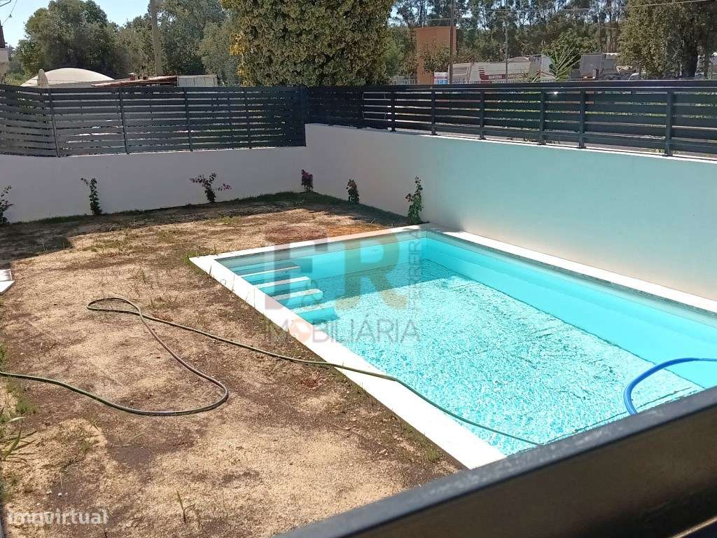Moradia Pronta T4 com Garagem ,Ginásio e Piscina Sobreda-5