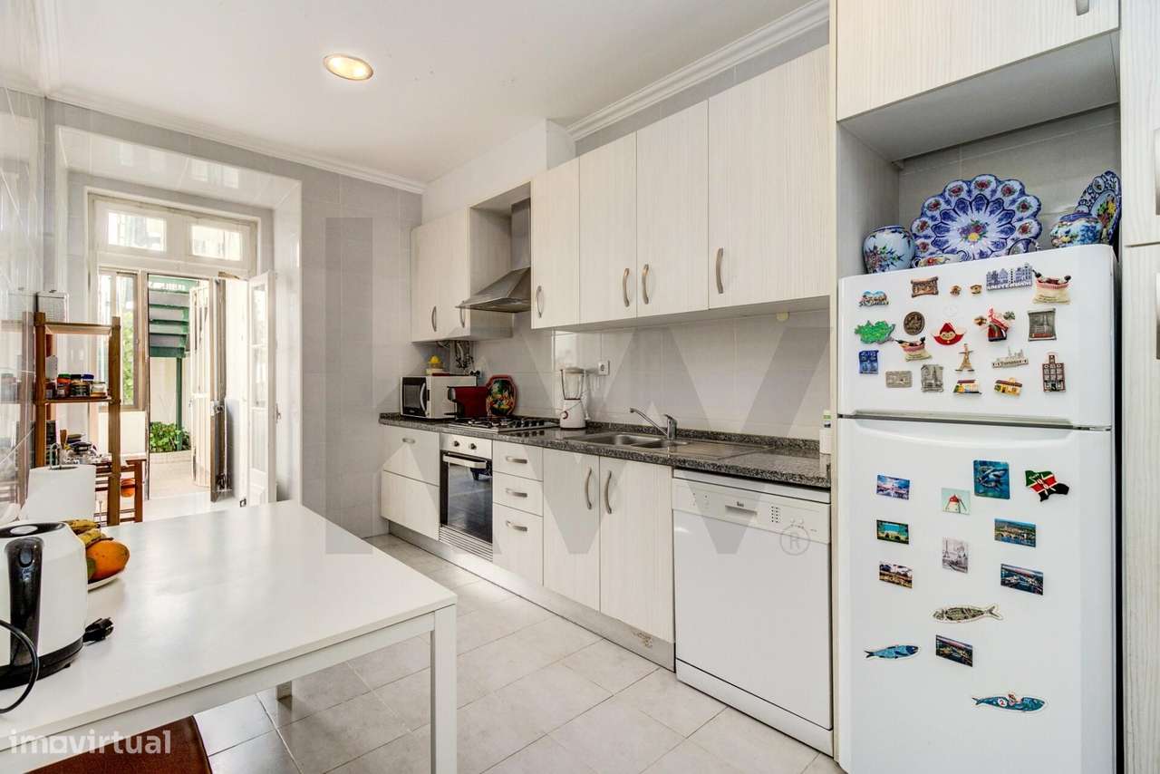 Apartamento 5 assoalhadas com Terraço no Coração do Bairro das Colónia - Grande imagem: 5/36