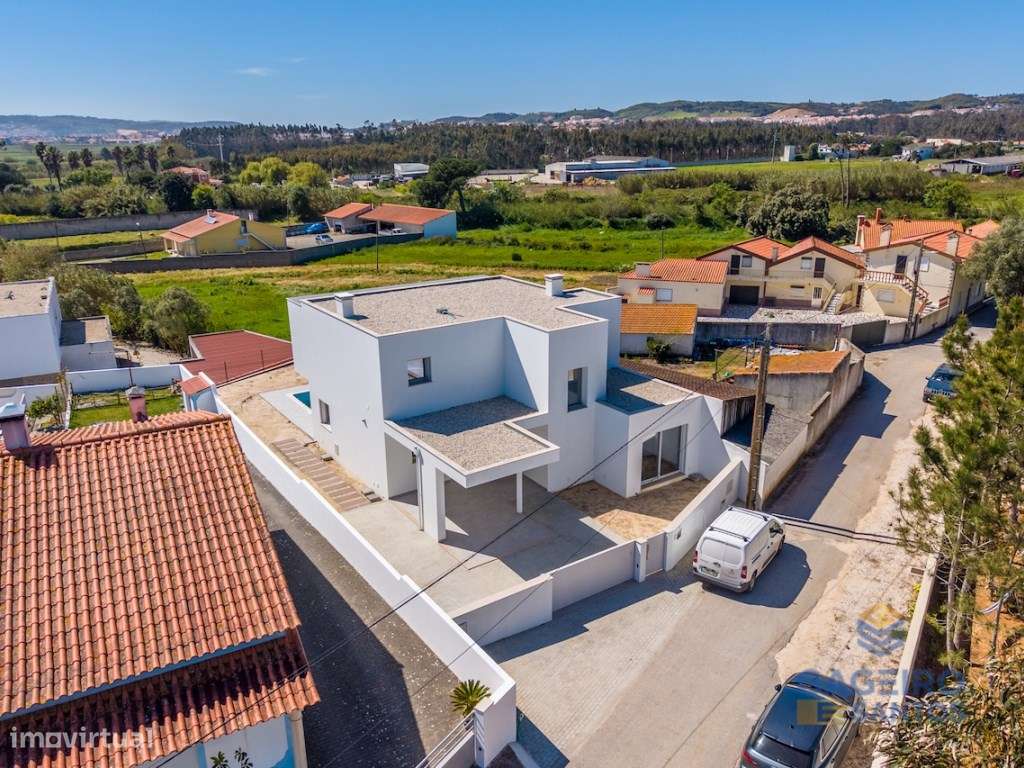 Moradia T4 com piscina, nova e pronta a habitar a 4 km da baía de S...-57