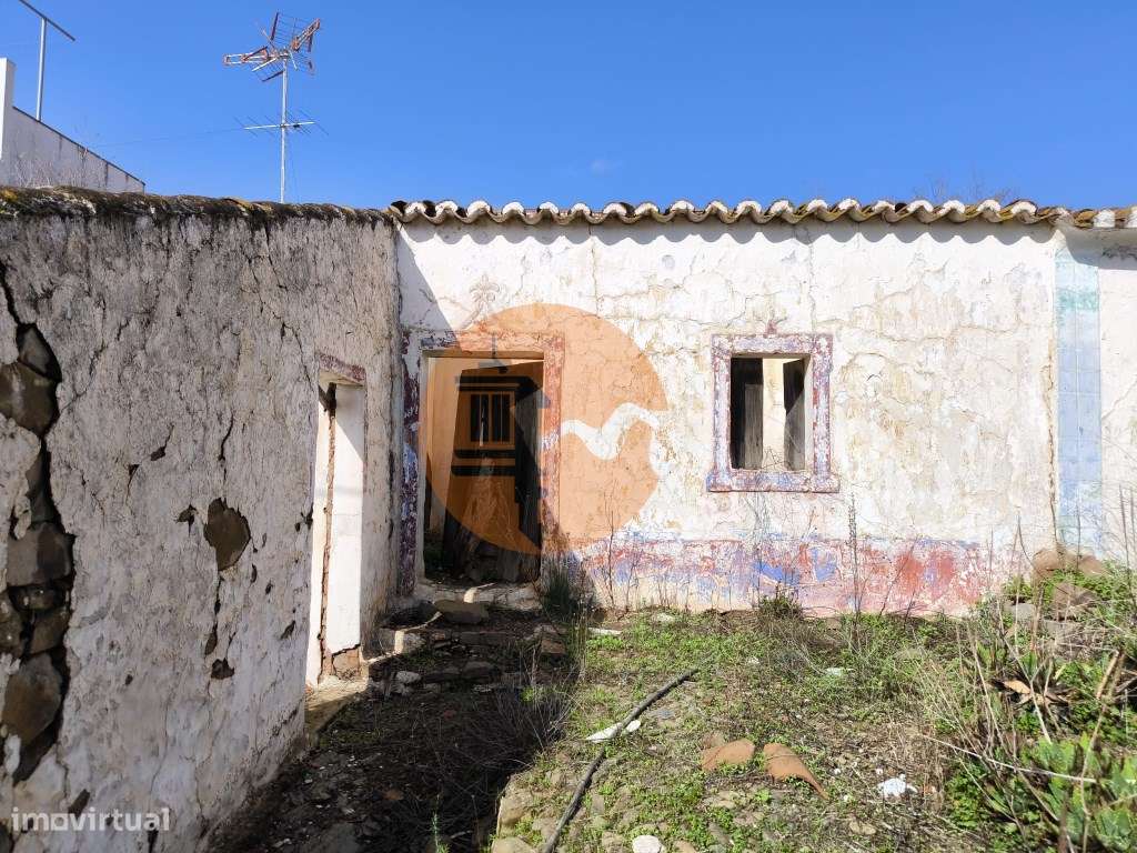 MORADIA DE ALDEIA - EM RUINAS - PARA DEMOLIR OU RECONSTRUIR - COM T... - Grande imagem: 5/27
