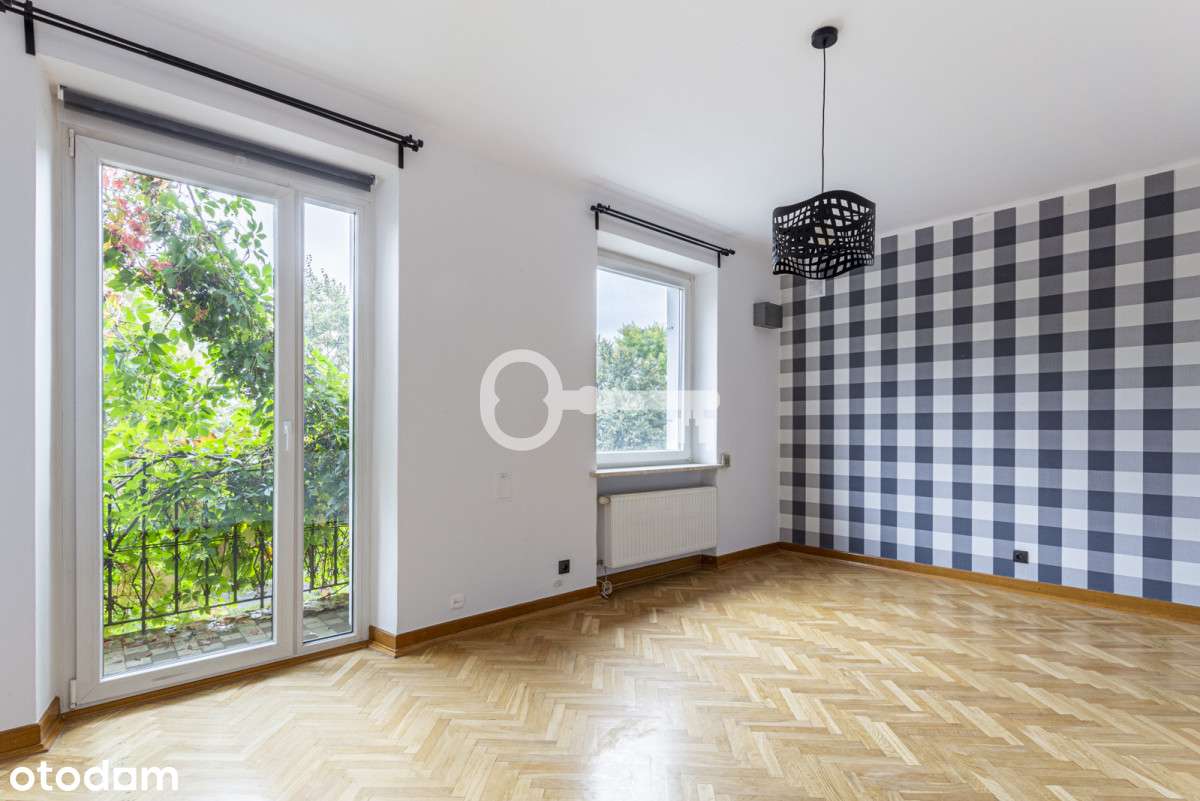 Kuća, 220 m²