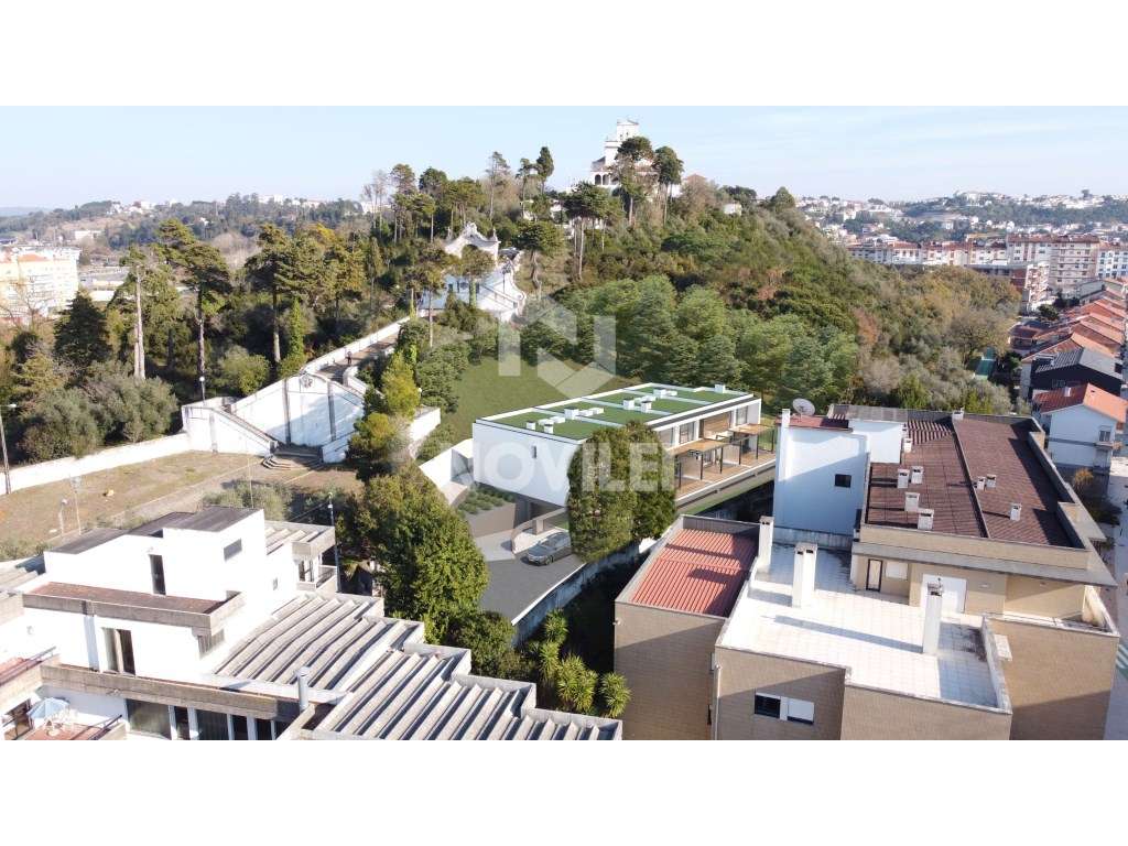 Moradia T3 em condomínio Fechado no centro de Leiria.-42