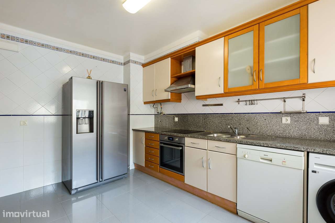 T3 com óptimas áreas e 1 Lugar de garagem, na II Fase Quinta da Piedad-17