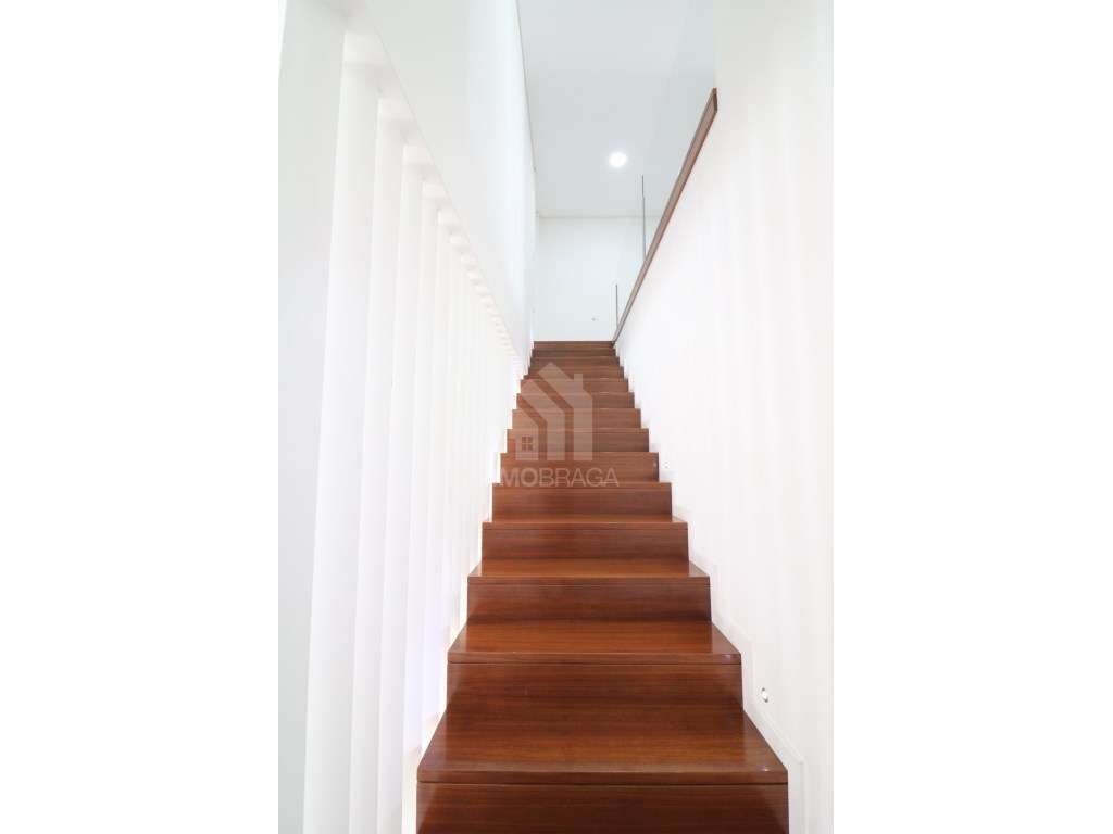 Venda Moradia Banda T3, em Esporões, Braga-23