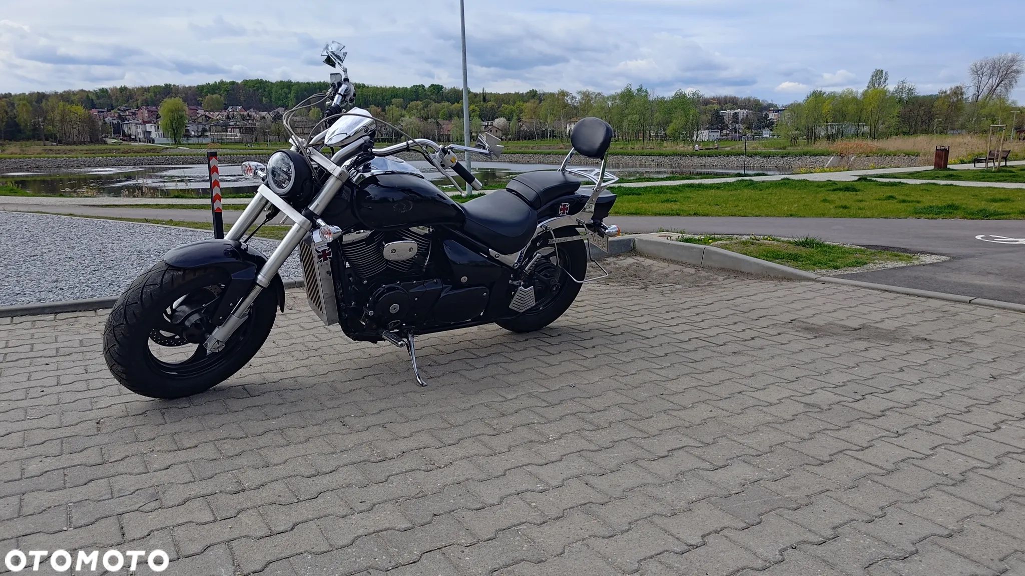 Suzuki Intruder - 1