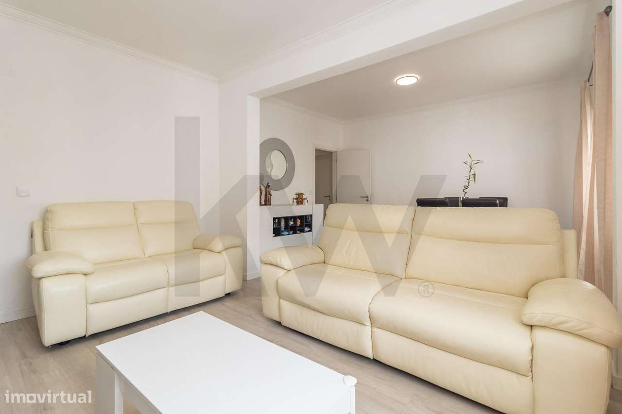 Apartamento T4 Duplex na Amora-10