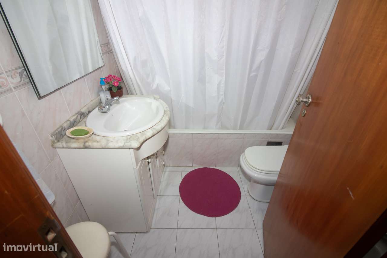 Espaçoso Apartamento T4 na Prestigiada Portela de Sacavém-20