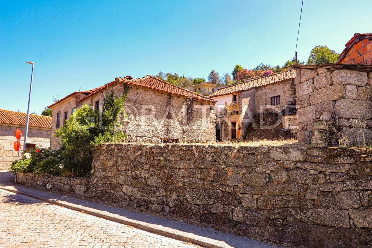 Conjunto Habitacional de 5 Moradias para Recuperar em Aboadela-4