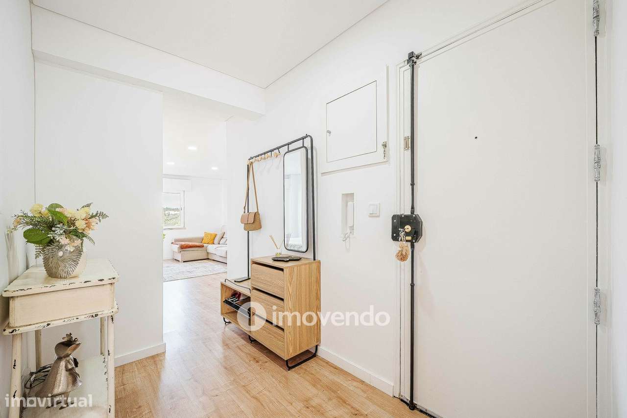 Apartamento T2 totalmente remodelado, com cozinha equipada, em Belas-33