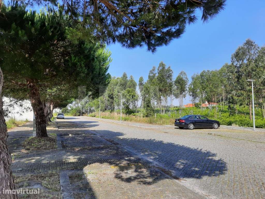 Lote de Terreno para construção de moradia T5 em Espinho-0