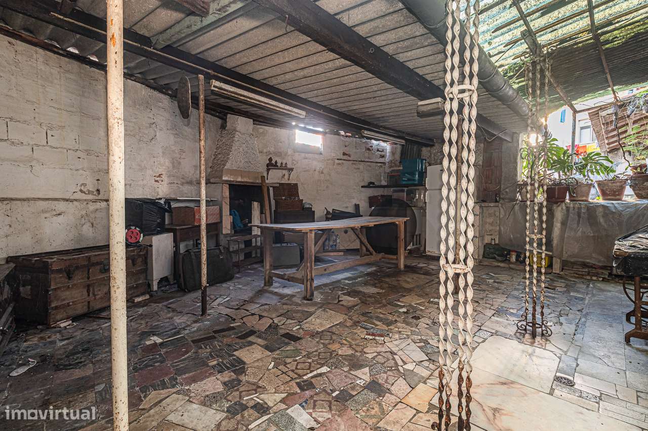 Apartamento T3 com Quintal na Amadora-27