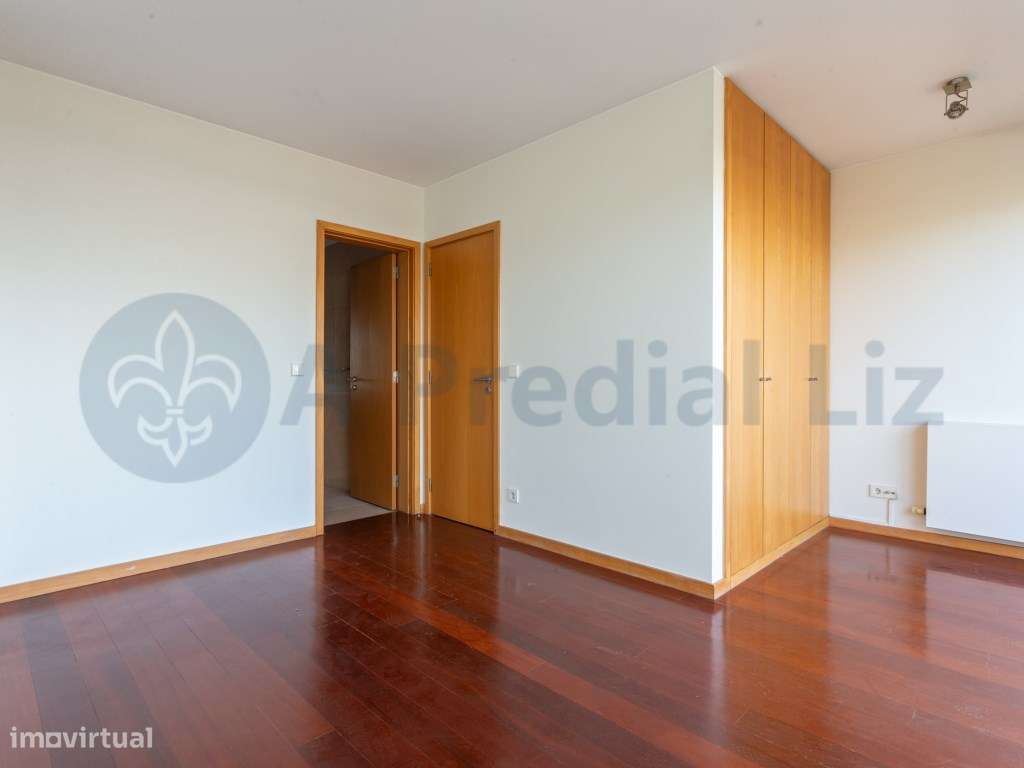 Apartamento T3+1 Duplex - À Av. da Boavista-17