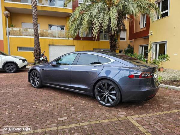 Tesla Model S - 3