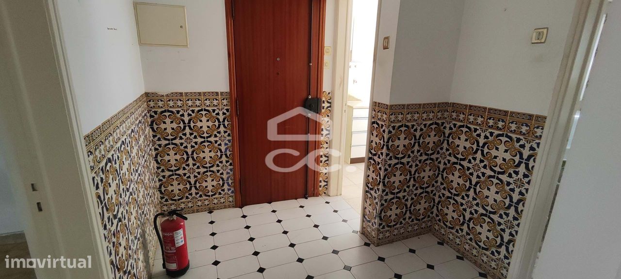 Apartamento T2 com 90m2 de espaço exterior na Cova da Piedade