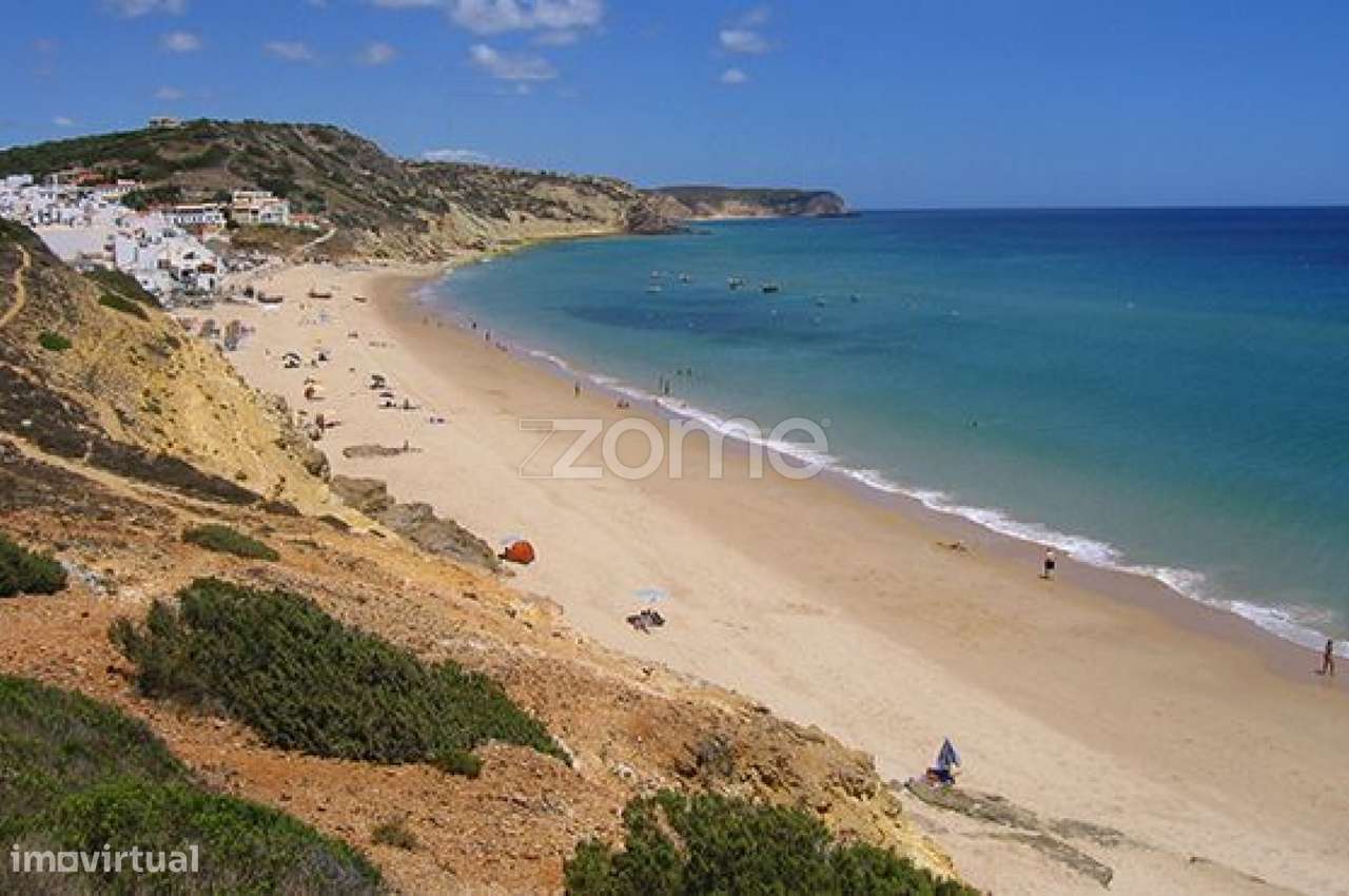 Terreno Urbano com Vista Mar em Salema, a 120 m da Praia - Grande imagem: 4/18